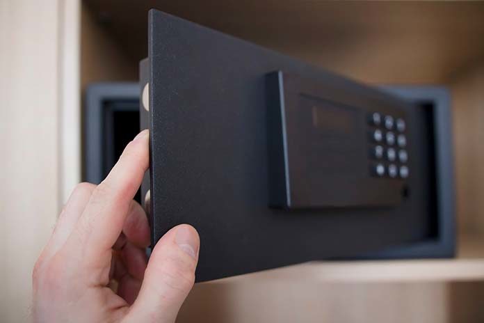 Bezpieczna gotówka w domu – sprawdź nasze porady