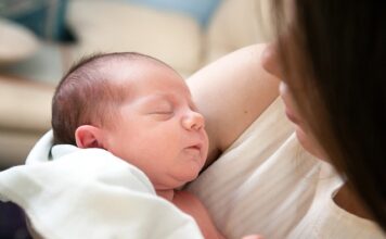 Ile razy nakładamy klej na siatkę?