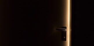 Jak wypełnić szczeliny w styropianie?