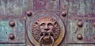 Z czego się składa klamka?