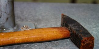 Czym zabezpieczyć trzonek od siekiery?