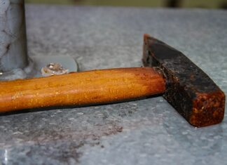 Czym zabezpieczyć trzonek od siekiery?