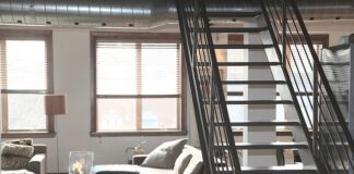 Jaki otwór pod właź na strych?