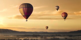 Jak zawiązać kilka balonów?