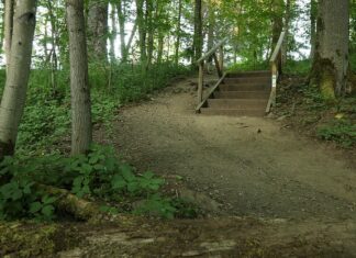 Co zrobić pod schodami?